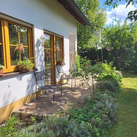Naturoase Homestay *